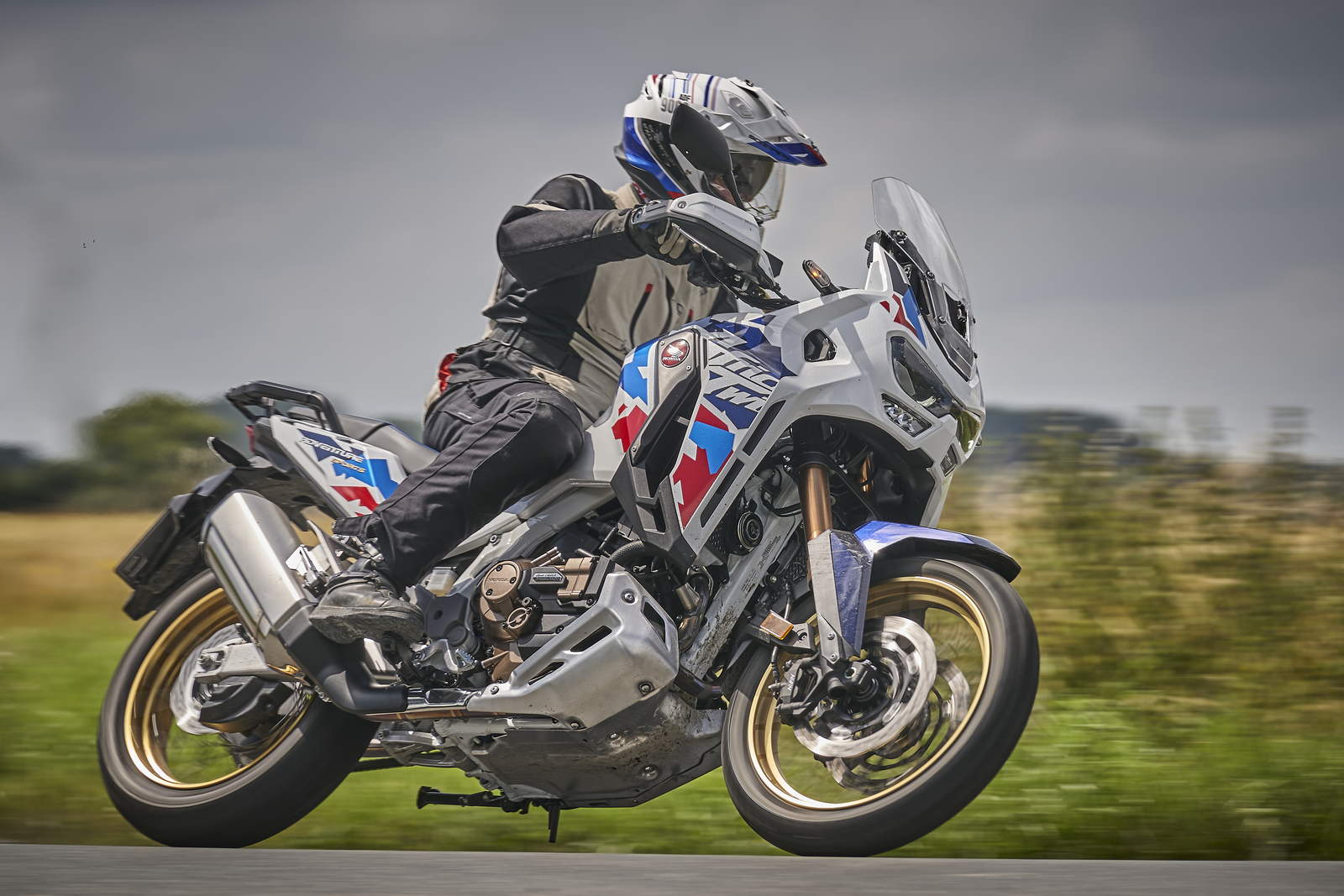 Honda Africa Twin CRF 1100 vs Moto Guzzi Stelvio